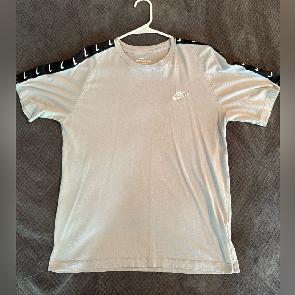 Nike Gray and Black Short Sleeve Tee